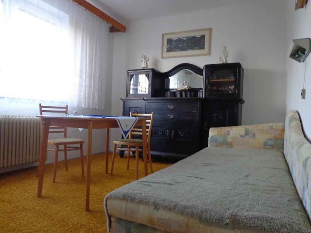 Vila Daniel Liptovsky Mikulas Bilik gambar